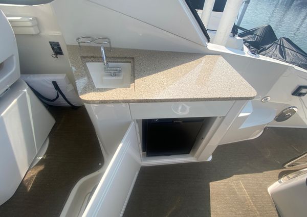 Sea Ray 350 Sundancer image