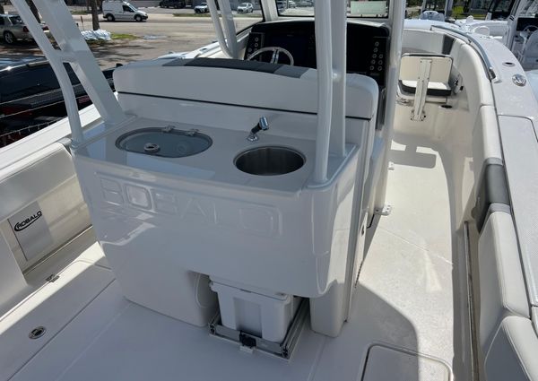 Robalo R270-CENTER-CONSOLE image