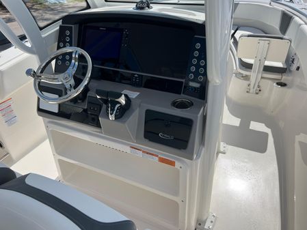 Robalo R270-CENTER-CONSOLE image