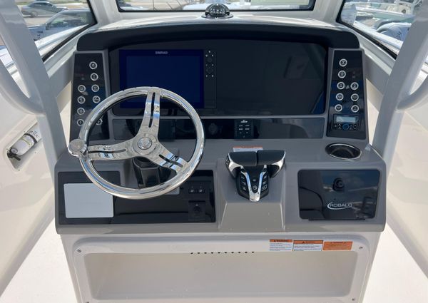 Robalo R270-CENTER-CONSOLE image