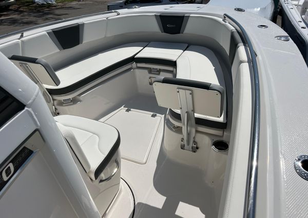 Robalo R270-CENTER-CONSOLE image