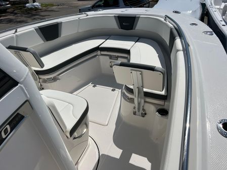 Robalo R270-CENTER-CONSOLE image