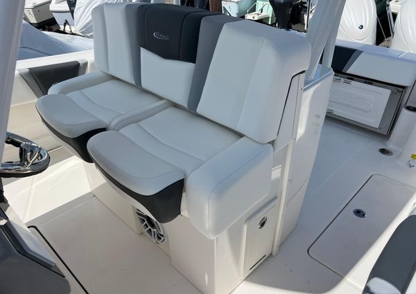 Robalo R270-CENTER-CONSOLE image