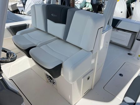 Robalo R270-CENTER-CONSOLE image