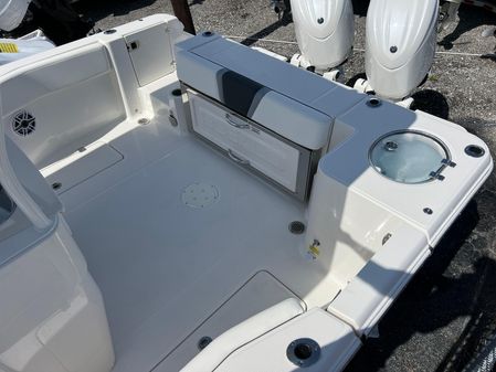 Robalo R270-CENTER-CONSOLE image