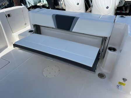 Robalo R270-CENTER-CONSOLE image