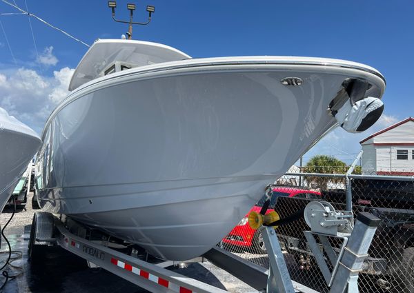 Robalo R270-CENTER-CONSOLE image