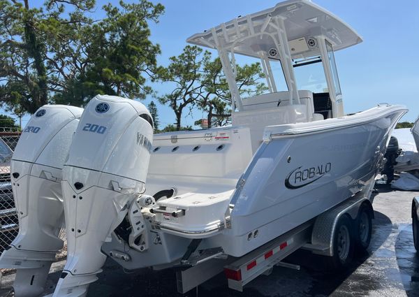 Robalo R270-CENTER-CONSOLE image