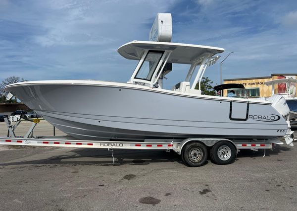 Robalo R270-CENTER-CONSOLE image