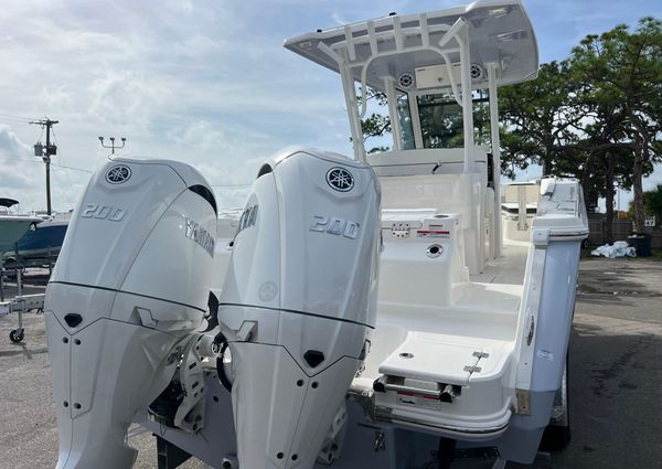 Robalo R270-CENTER-CONSOLE image