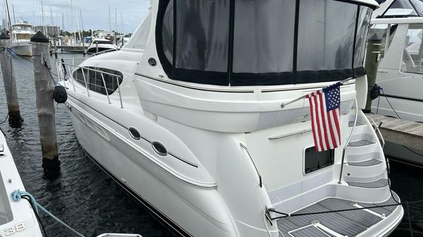 Sea Ray 390 Motor Yacht