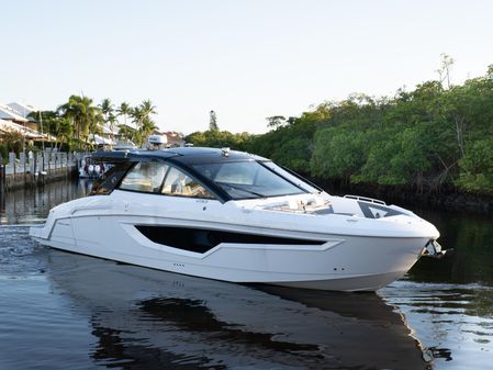 Cruisers Yachts 42 GLS image