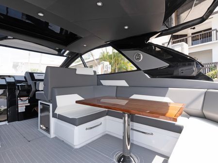Cruisers Yachts 42 GLS image