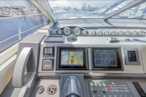 Azimut 62S image