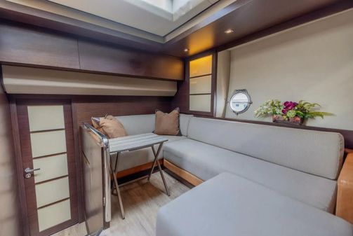 Azimut 62S image