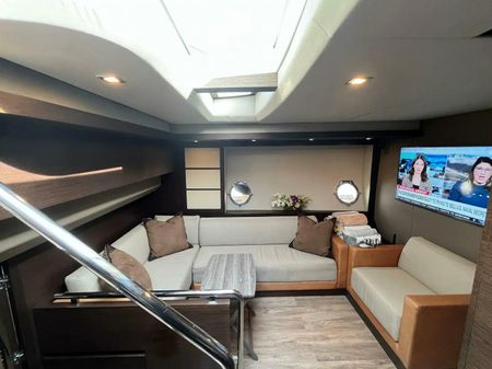 Azimut 62S image