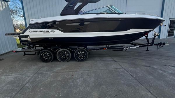 Chaparral 30 Surf