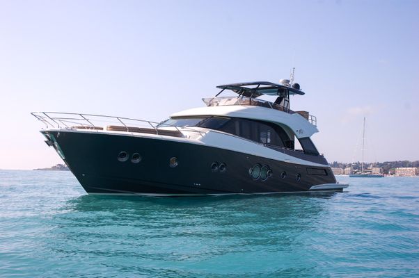 Monte-carlo-yachts 70 - main image