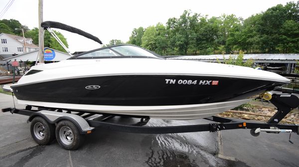 Sea Ray 220 Sundeck