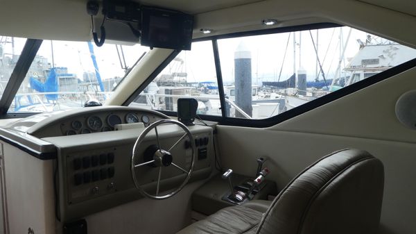 Bayliner 3258 image