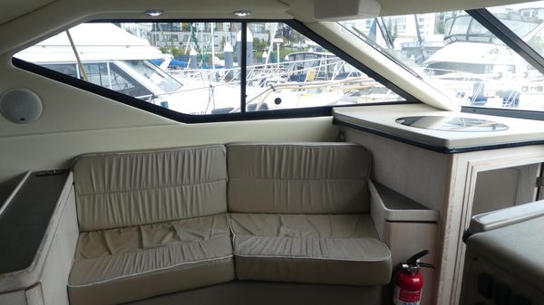 Bayliner 3258 image