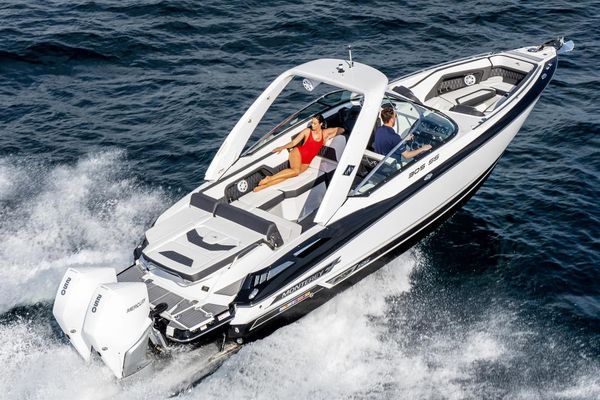 Monterey 305 Sport Yacht - main image