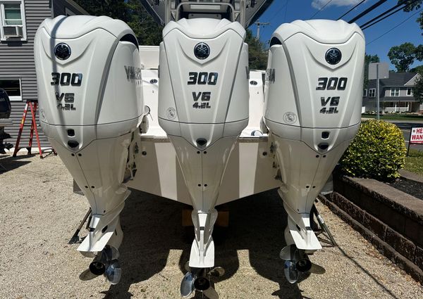 Robalo R360-CENTER-CONSOLE image