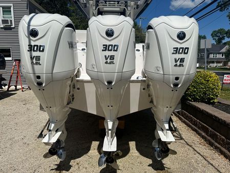 Robalo R360-CENTER-CONSOLE image