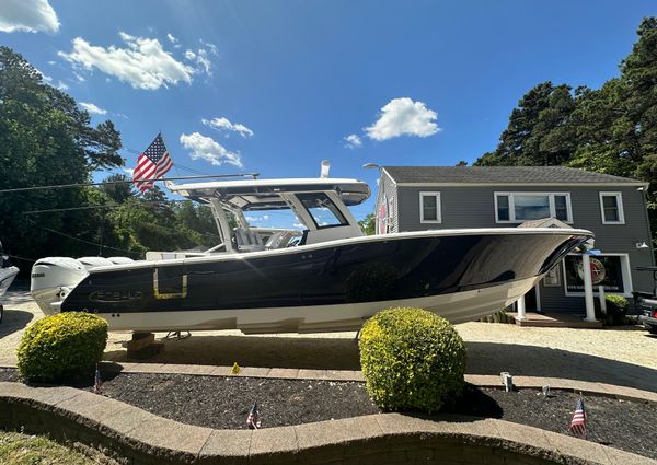 Robalo R360-CENTER-CONSOLE image