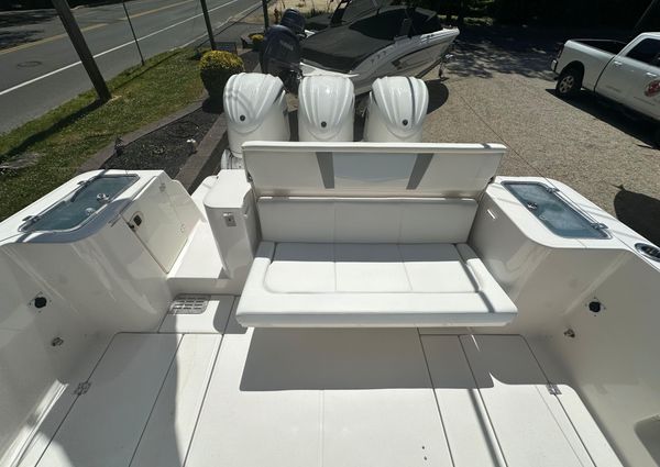 Robalo R360-CENTER-CONSOLE image