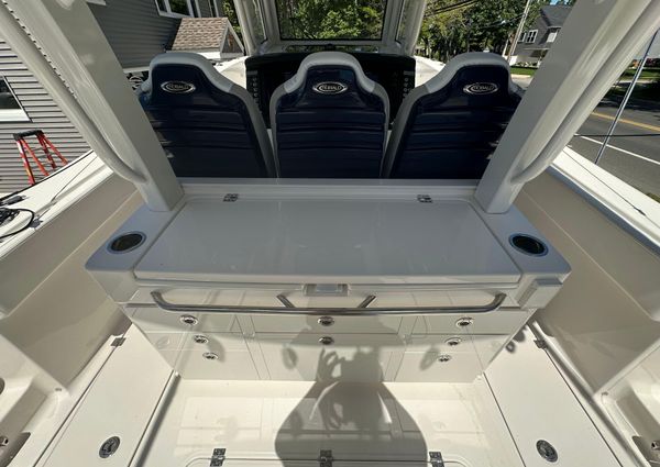 Robalo R360-CENTER-CONSOLE image