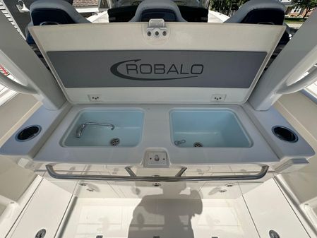 Robalo R360-CENTER-CONSOLE image