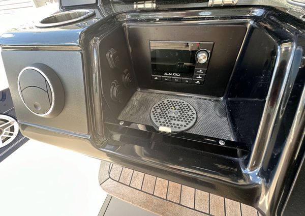 Robalo R360-CENTER-CONSOLE image