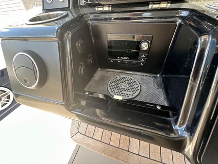 Robalo R360-CENTER-CONSOLE image