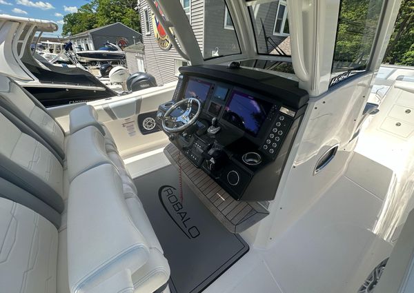 Robalo R360-CENTER-CONSOLE image