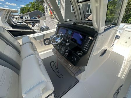 Robalo R360-CENTER-CONSOLE image