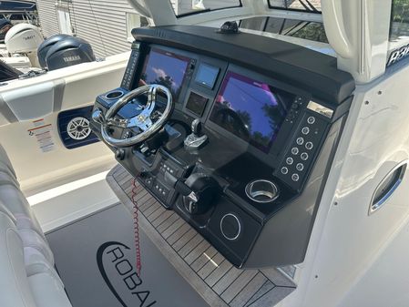 Robalo R360-CENTER-CONSOLE image