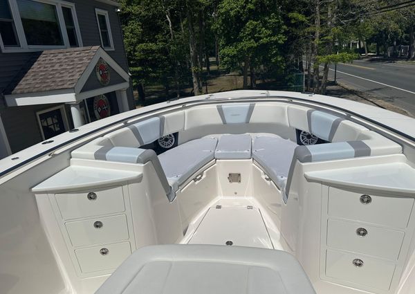 Robalo R360-CENTER-CONSOLE image