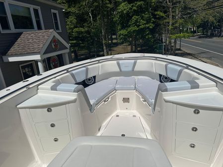 Robalo R360-CENTER-CONSOLE image