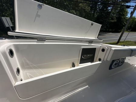 Robalo R360-CENTER-CONSOLE image