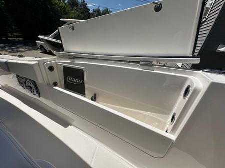 Robalo R360-CENTER-CONSOLE image