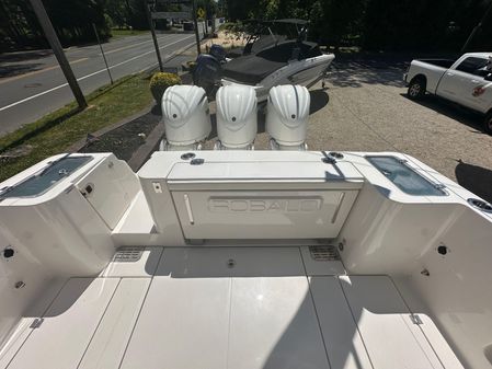 Robalo R360-CENTER-CONSOLE image