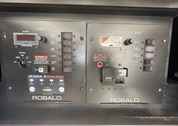 Robalo R360-CENTER-CONSOLE image