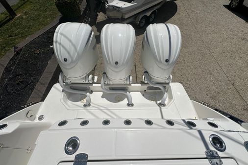 Robalo R360-CENTER-CONSOLE image