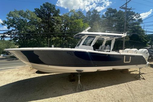 Robalo R360-CENTER-CONSOLE image