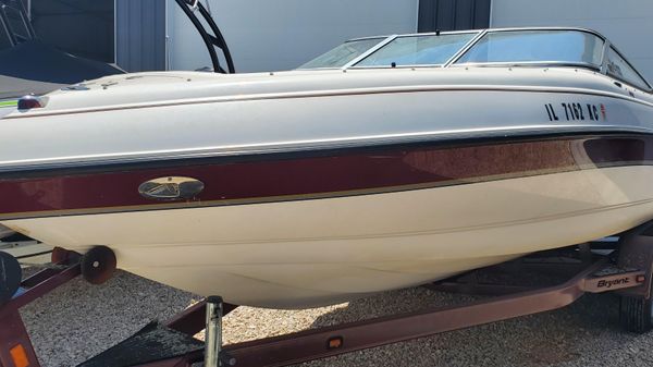 Bryant 232 Bow Rider 