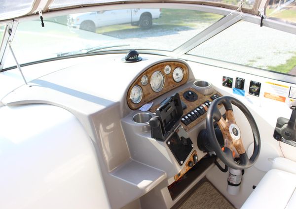 Rinker 270 Express Cruiser image