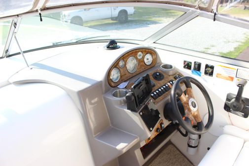 Rinker 270 Express Cruiser image