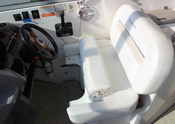 Rinker 270 Express Cruiser image