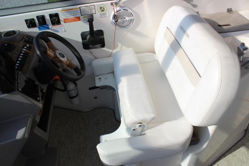 Rinker 270 Express Cruiser image